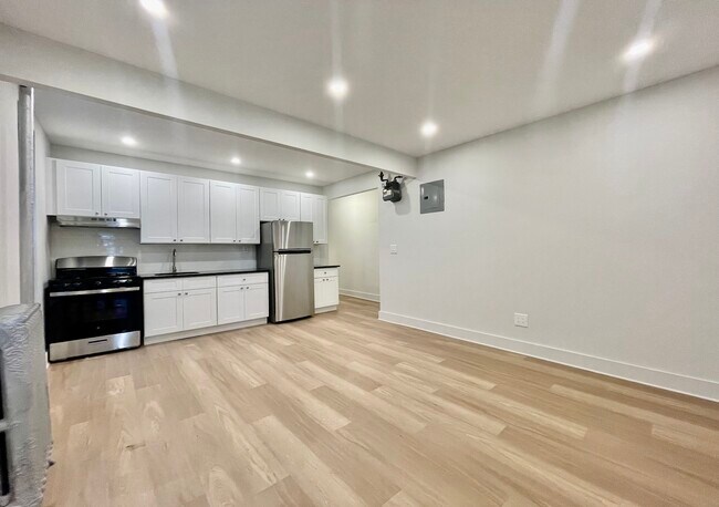 Primary Photo - 75 Lewis Ave