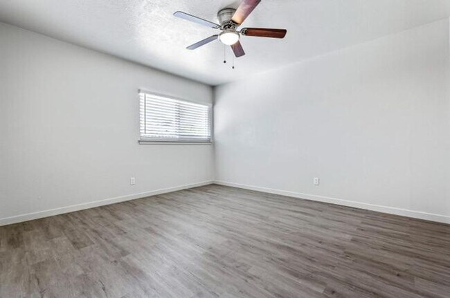 Building Photo - 2044-2046 Mayfair Dr W