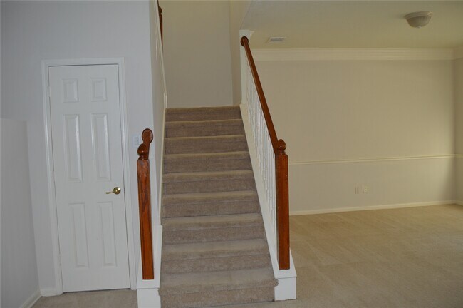 Building Photo - 2423 Waterwood Dr