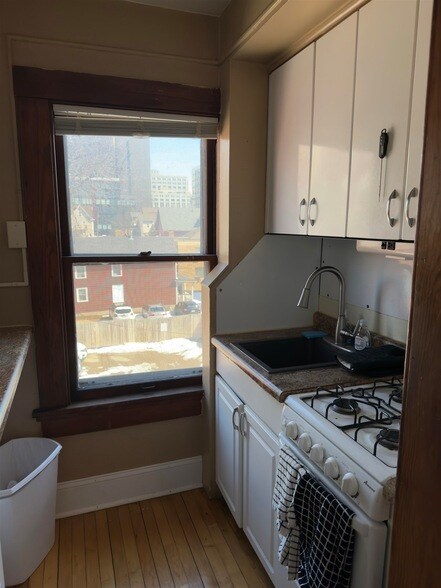 Building Photo - 213 S Broom St