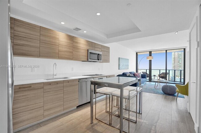 Building Photo - 121 NE 34th St