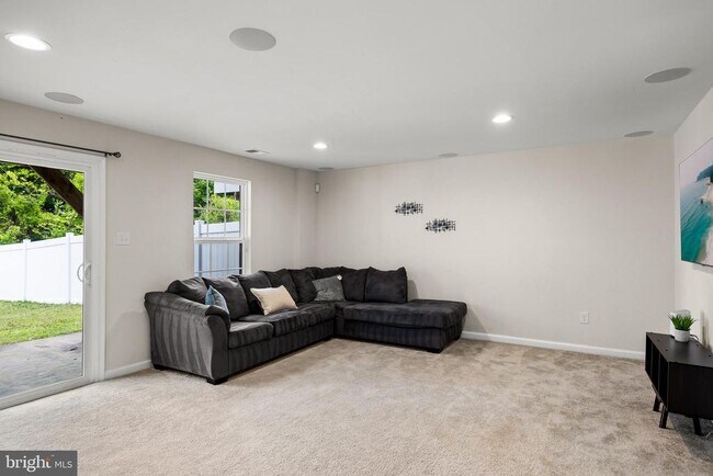 Building Photo - 70 Benford Ln
