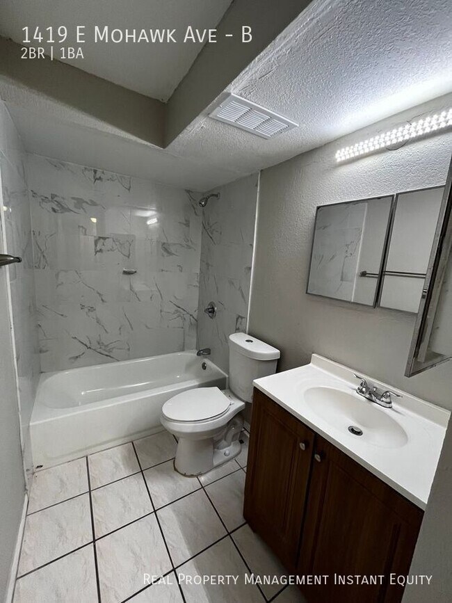 Building Photo - 1419 E Mohawk Ave