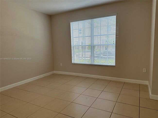 Building Photo - 9232 SW 170th Ave