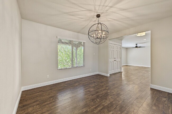 Building Photo - 13015 N 49th Pl
