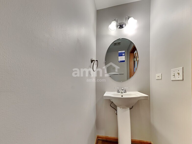 Building Photo - 13184 W Yorkshire Ln