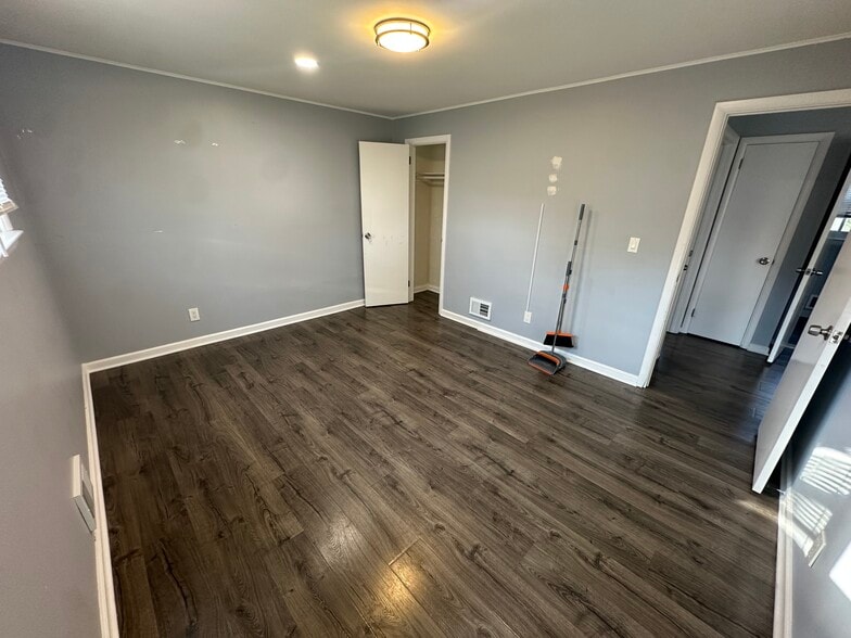 Building Photo - 565 Hunter Ave