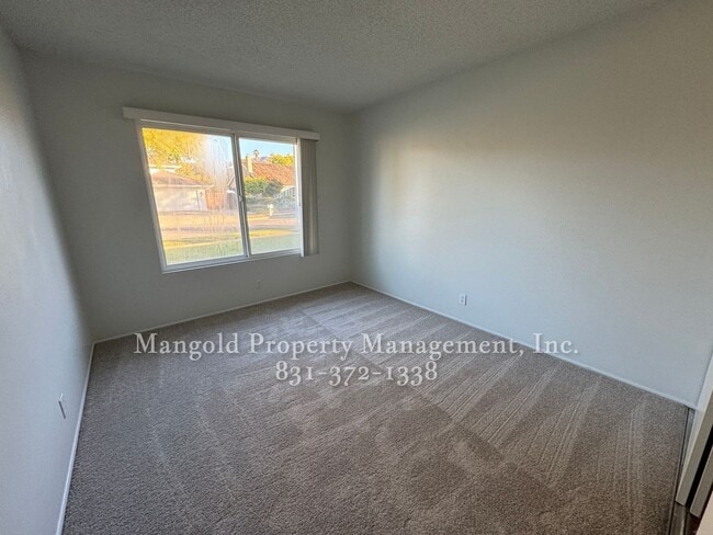 Building Photo - 22490 Ferdinand Dr