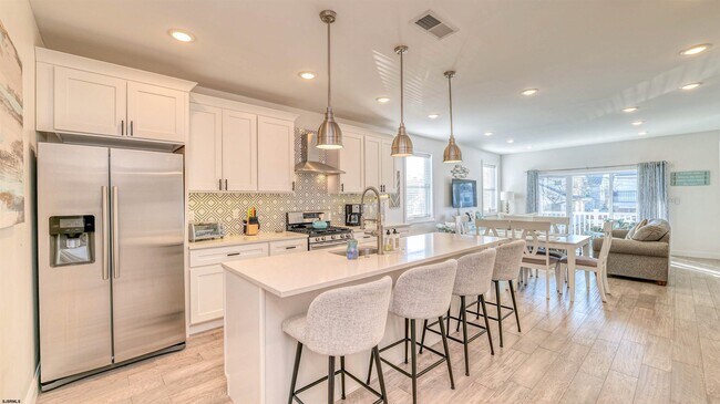 Building Photo - 1 N Victoria Ave