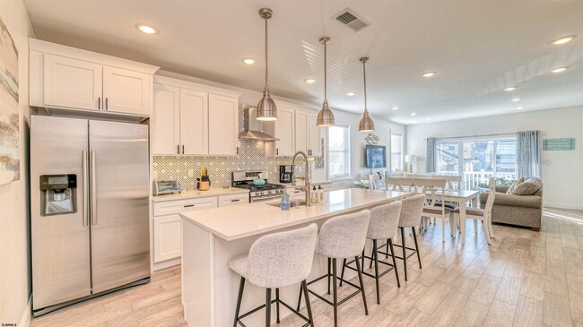 Building Photo - 1A N Victoria Ave