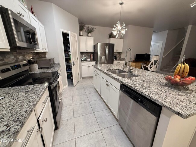 Building Photo - 6014 E Helios Dr