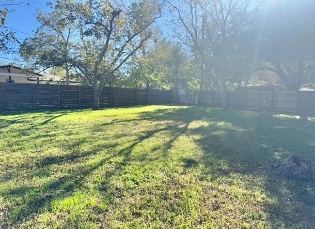 Building Photo - 1225 Lake Terrace Dr