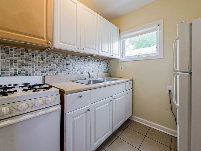 Building Photo - Welcome to this beautiful 1 bedroom, 1 bat...