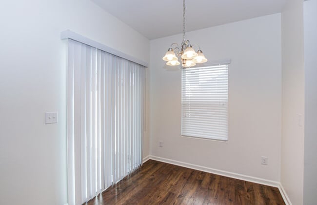 Building Photo - 2BD Townhome minutes from Downtown Pineville & I485 - Ready NOW