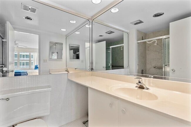 Building Photo - 4010 Galt Ocean Dr