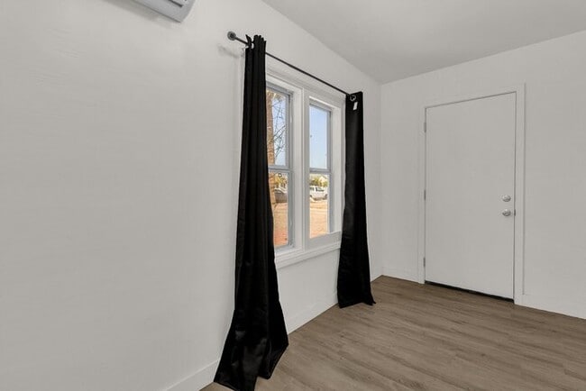 Building Photo - New remodeled in the heart of downtown PHX