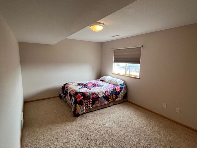 Building Photo - 4 Bedroom, 3 Bathroom Home for Rent