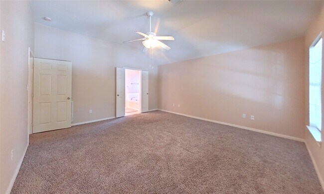 Building Photo - 2810 White Oak Ln