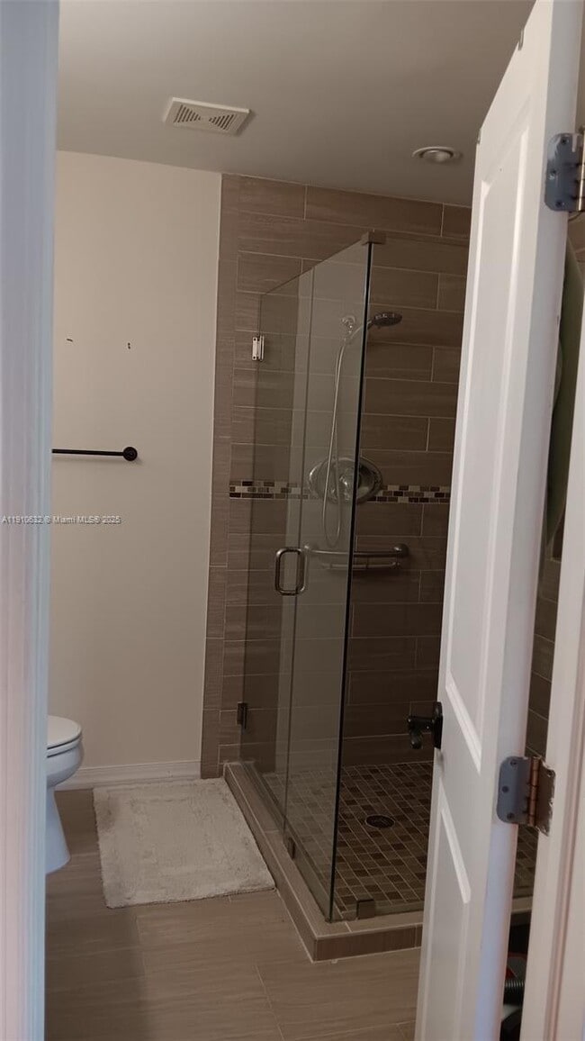 Building Photo - 2560 SW 11th St