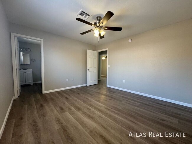 Building Photo - 506 N Iroquois Ave