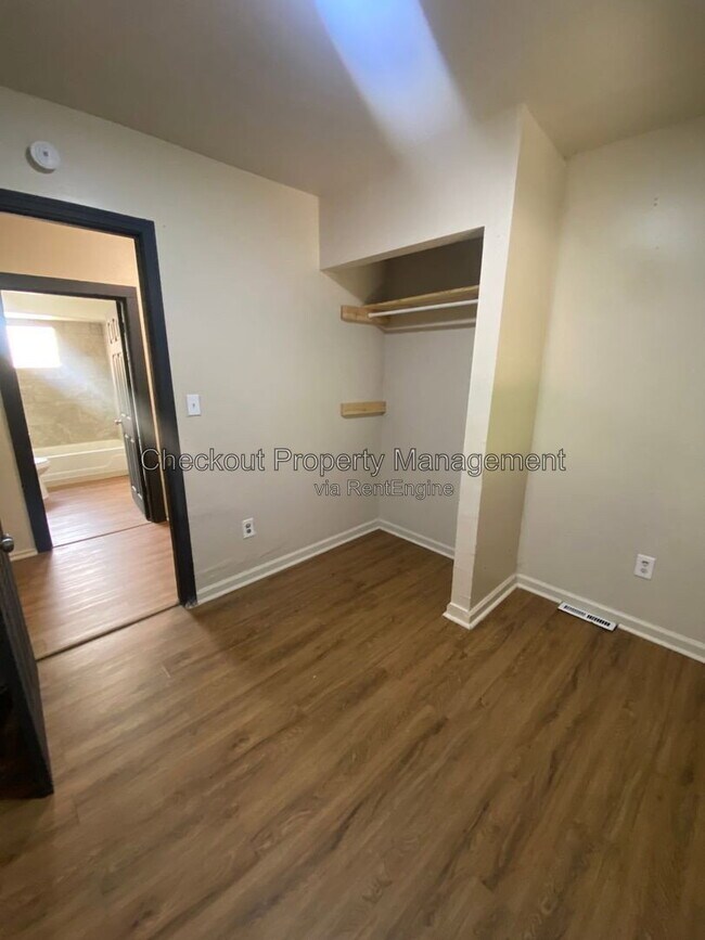 Building Photo - 3032 Tennyson Ave