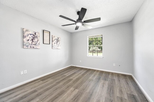 Building Photo - 9014 Landwood Dr