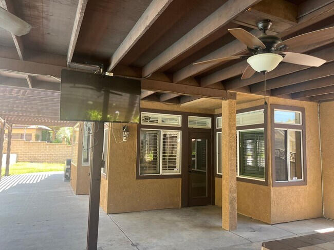 Building Photo - 4 Bedroom/2.5 Bath Home with Pool in Chino...