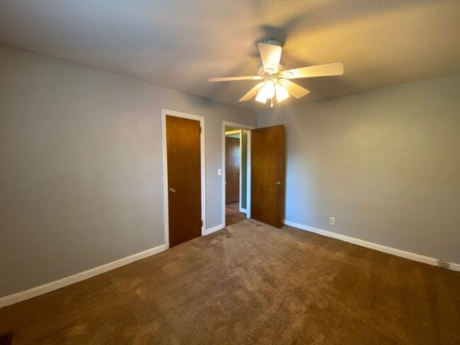 Building Photo - Cayce Home