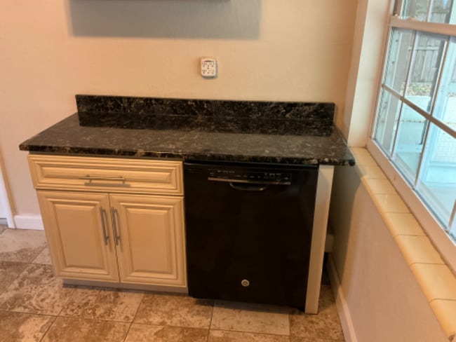 Building Photo - 10781 57th Ave N