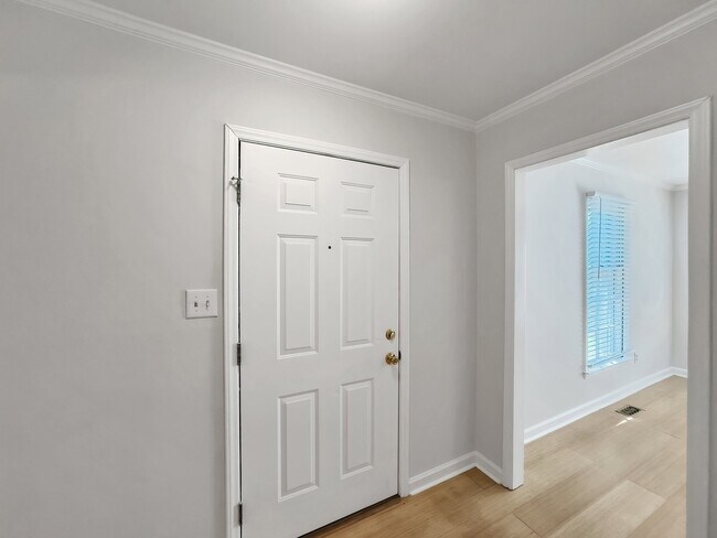 Building Photo - 312 Trappers Run Dr
