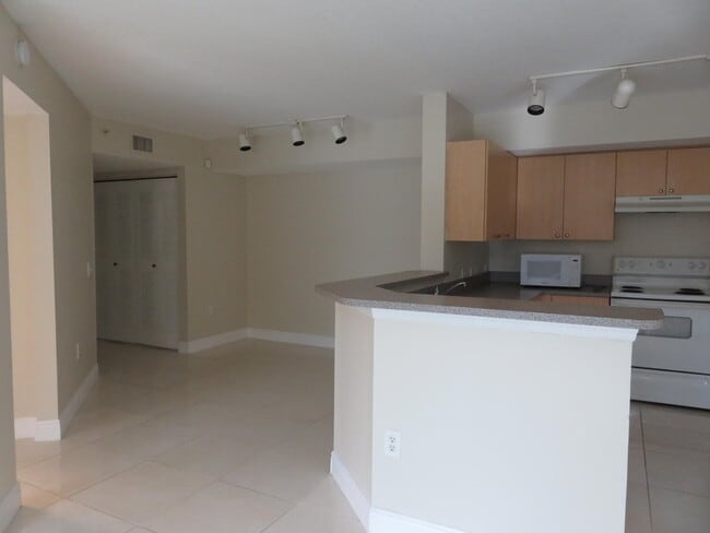 Building Photo - 1103 Villa Cir