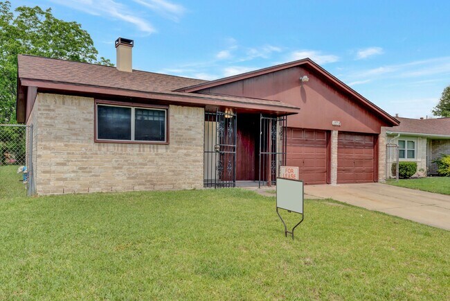 Building Photo - 12718 Panay Dr