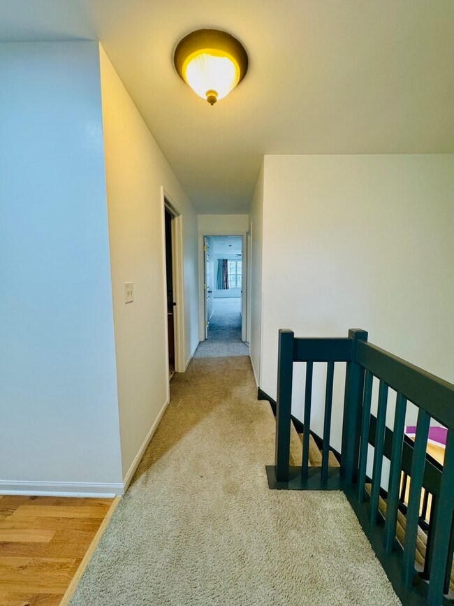 Building Photo - 1318 Leonard Dr