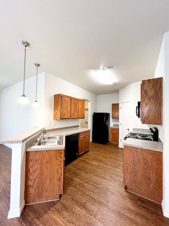 Building Photo - 1515 Justin Lp