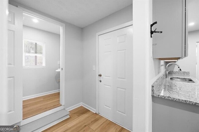 Building Photo - 6300 Creekford Dr
