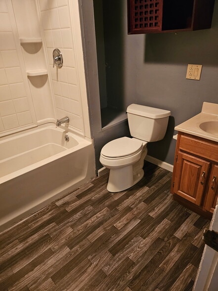 Building Photo - 21 Hickory Cir