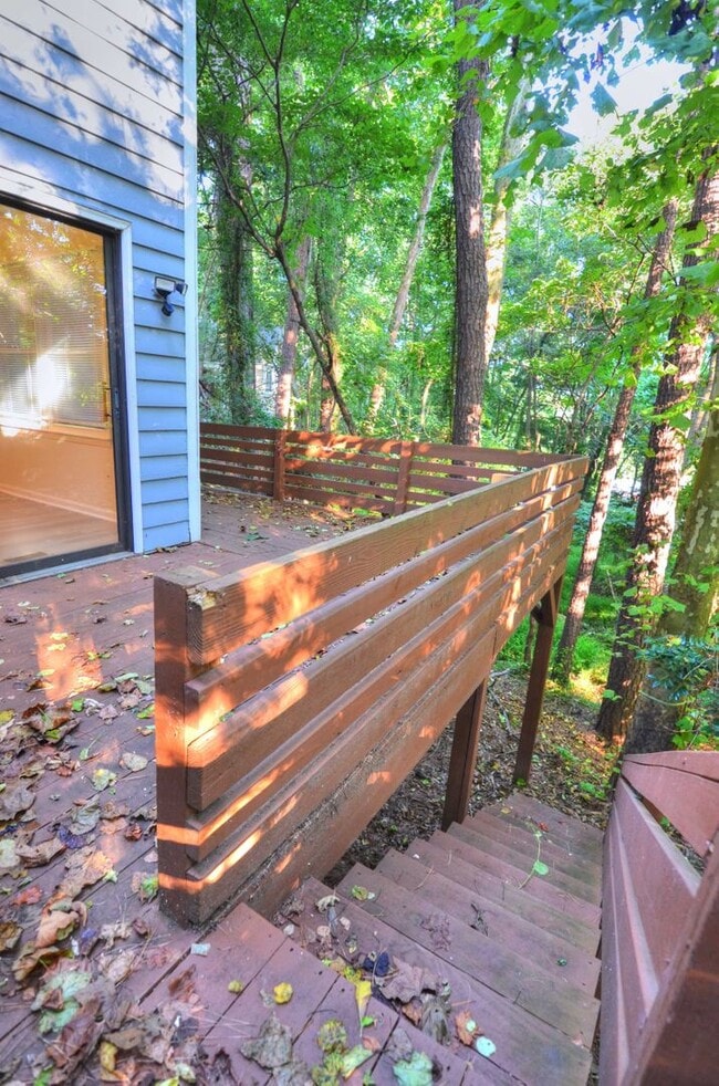 Building Photo - Walk to Downtown Carrboro From This End Unit Townhome!
