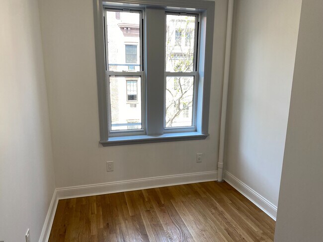 Building Photo - EAST 9 STREET
