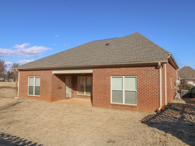 Building Photo - Gorgeous home in Canebrake Club!