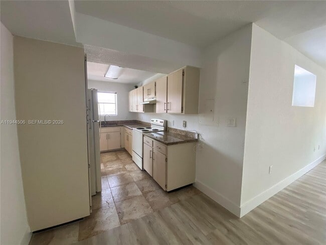 Building Photo - 10441 SW 155th Ct