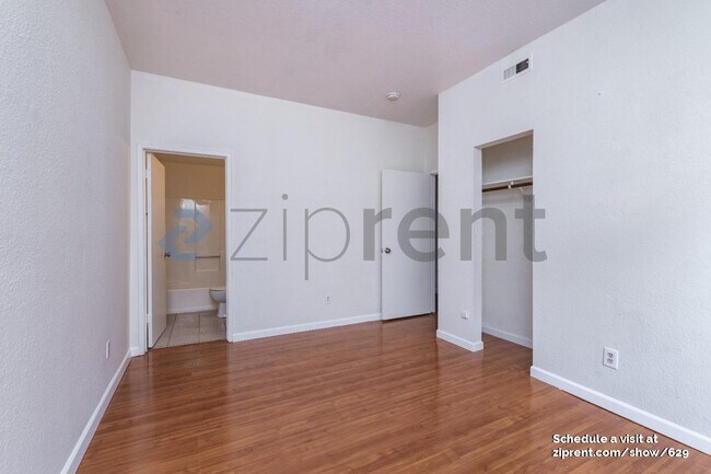 Building Photo - 896 31st St