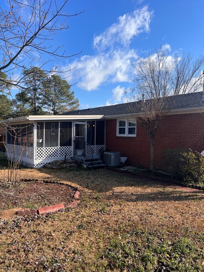Building Photo - Adorable Ranch in Evans close to all schools