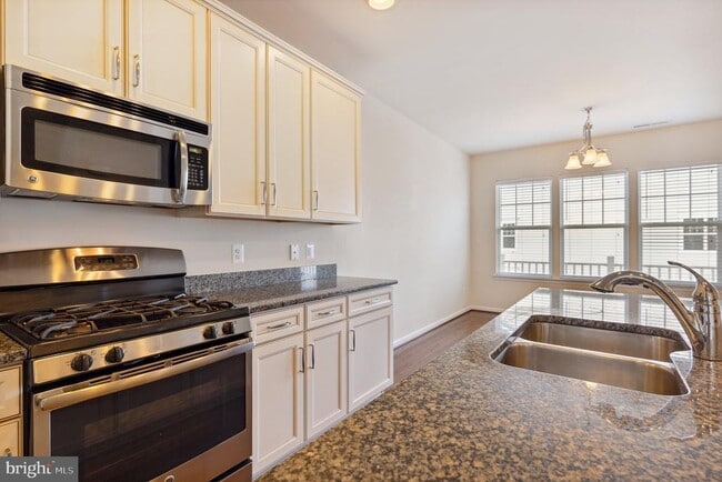 Building Photo - 25621 Pleasant Valley Rd