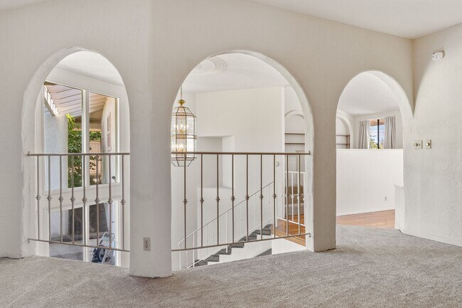 Building Photo - Ocean View Prime Location