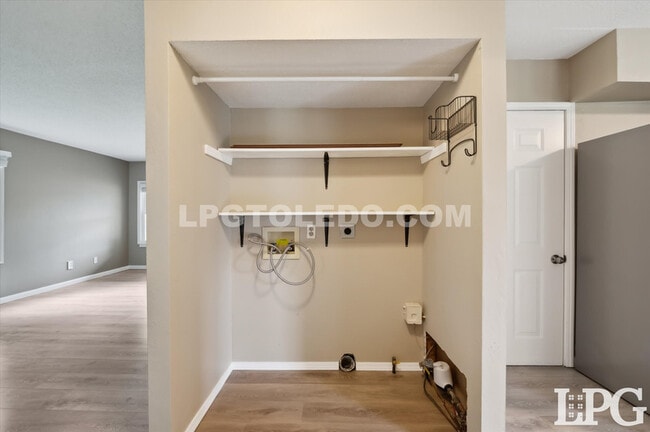 Building Photo - 7044 Springfield Dr