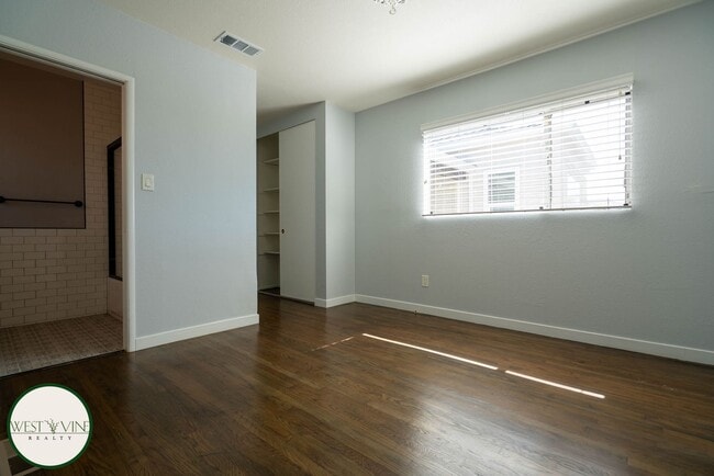 Building Photo - Gorgeous Single Story Home w/ Expansive Ba...