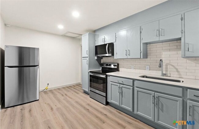 Building Photo - 2109 W Avenue B