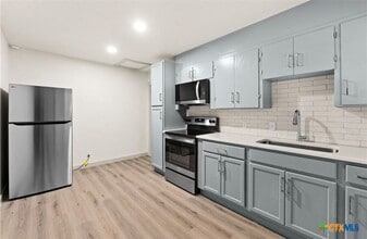 Building Photo - 2109 W Avenue B