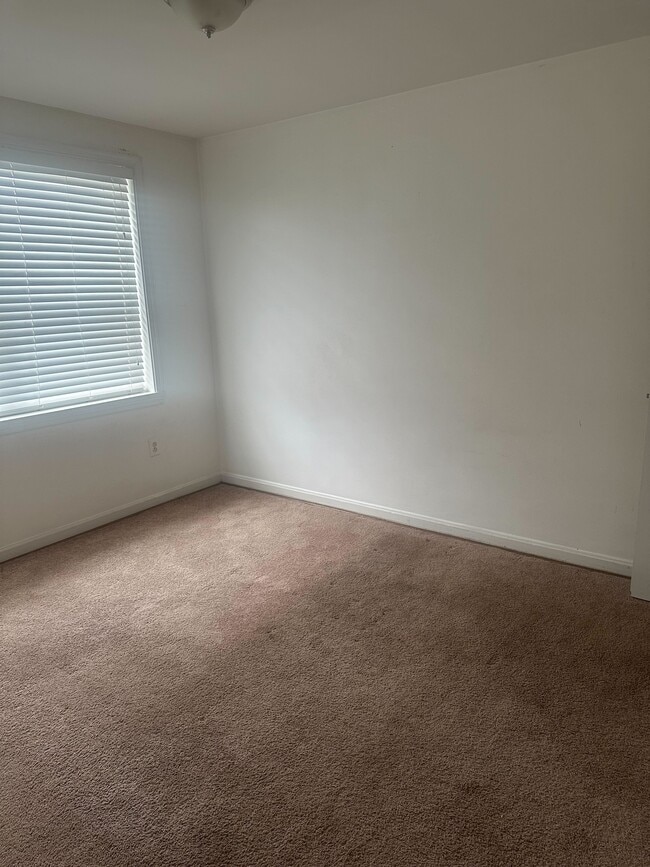 Building Photo - 2301 Iverson St