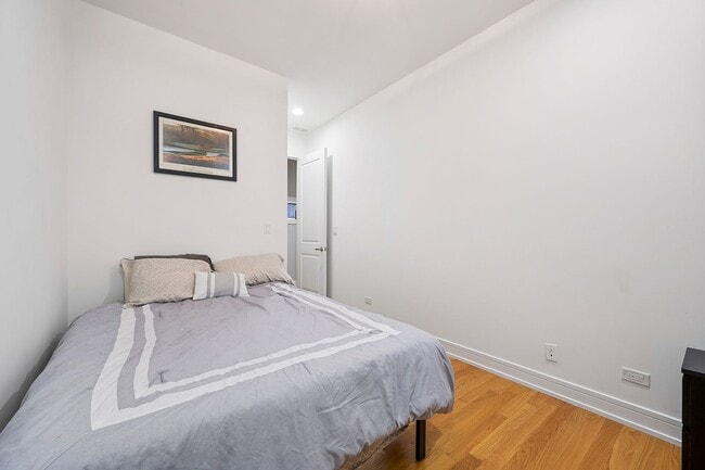 Building Photo - WICKER PARK - ULTRA MODERN 3BD/2BTH COND FOR RENT!